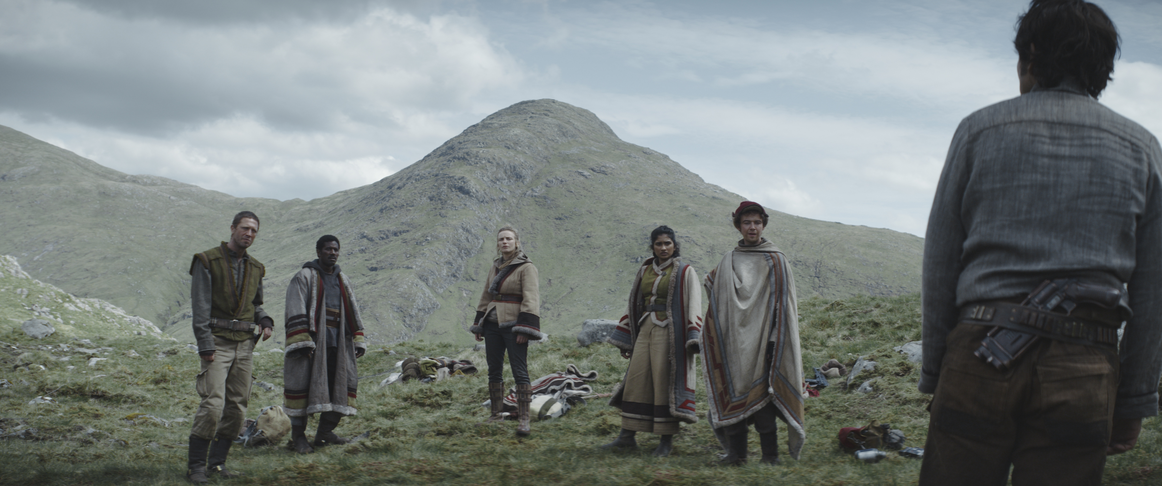 Andor meeting his Aldhani team, including Vel and Cinta in a still from season 1
