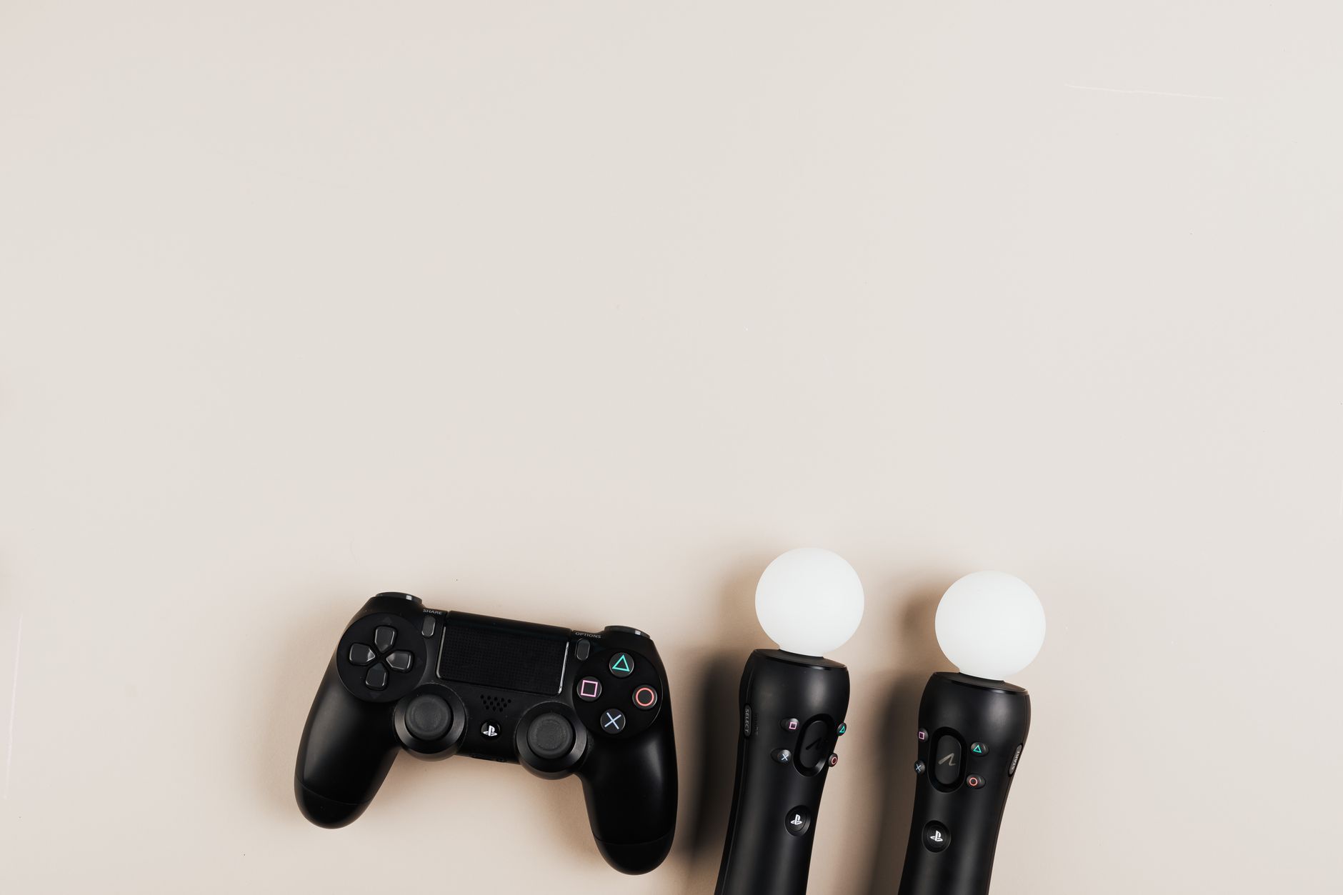 A person holding a gaming controller ready to play a first-person shooter